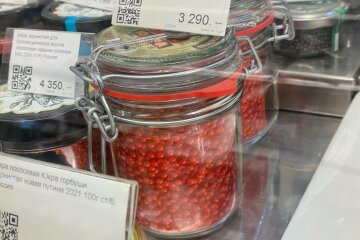 На Росії у магазинах виставляють муляжі червоної ікри: дорого-богато