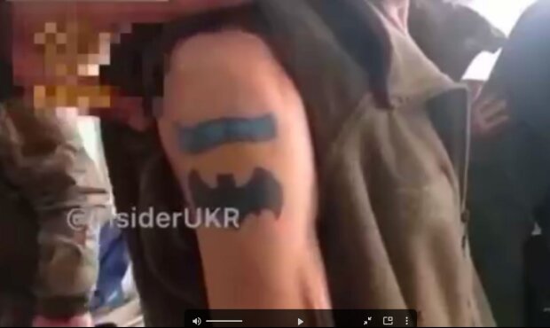 кадирівці зловили в Маріуполі бомжа