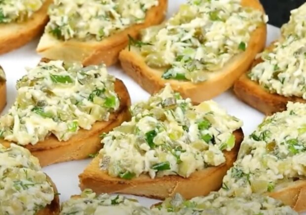 Намазка на хлеб, кадр из видео