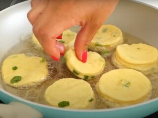 Оладьи-пирожки, кадр из видео