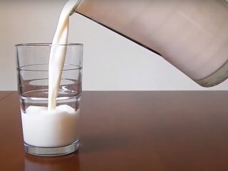 Молоко: скрин с видео