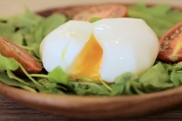 Яйце пашот: скрін з відео