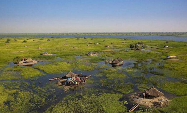 Плем'я тисячі років живе посеред найбільшого болота Африки