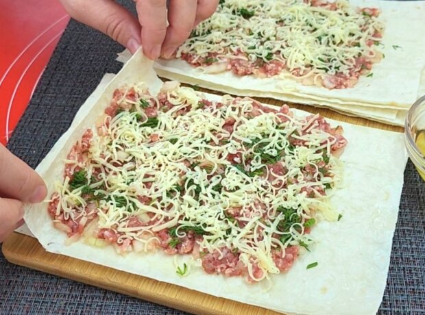 Приготування м'ясних рулетиків, кадр з відео