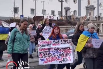 мітінг жінок у Вінниці за мобілізацію ухилянтів