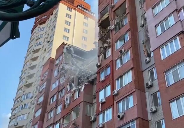 Дом в Днепре после россиской атаки, кадр из видео