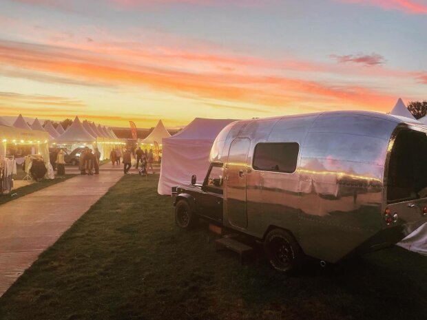 Ребята решили "спарить" Land Rover 4x4 и стиль самолетов Airstream