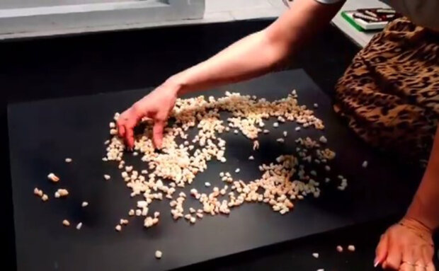 портрет Путина из человеческих зубов