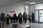 В Киеве разоблачили масштабный мошеннический колл-центр с сотнями иностранцев: "охранники" напали на журналистов (обновлено)