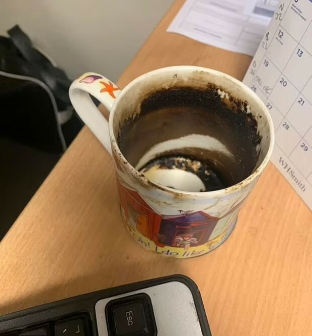 брудна чашка