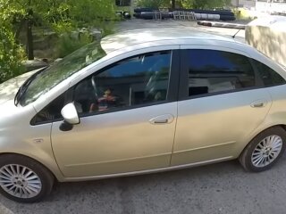 Тонированный автомобиль: скрин с видео