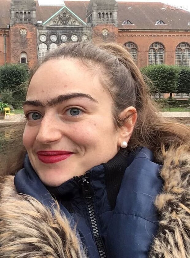 Красуня перестала голити вуса на зло чоловікам