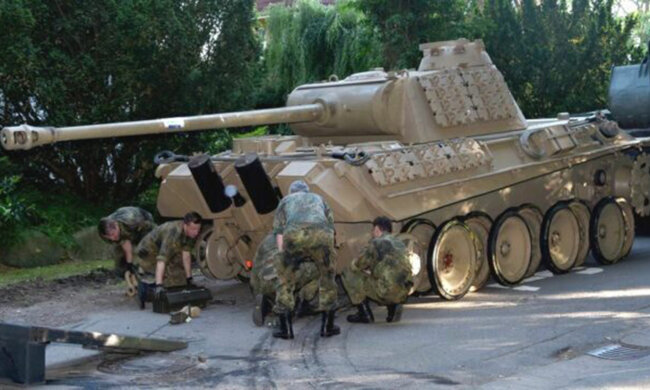 Німець зберігав у гаражі танк