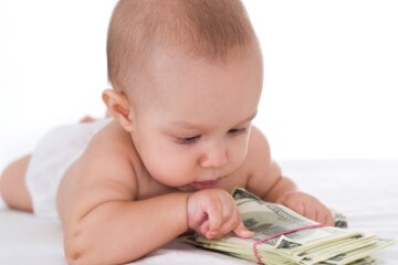 "Слуги народа" хотят рекордно поднять выплаты за рождение ребенка