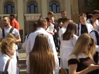 Студенти-медики, скрішот із відео