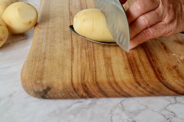 Картофельная гармошка в духовке