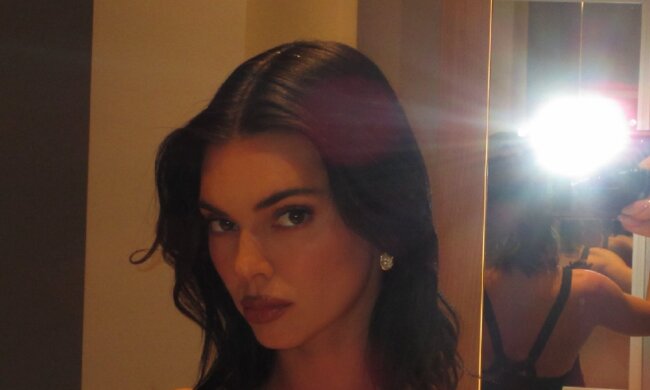 Полностью голая Кендалл Дженнер засветила самые сокровенные места