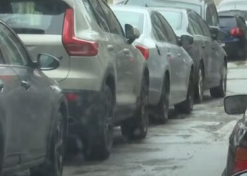 Автомобили на дороге