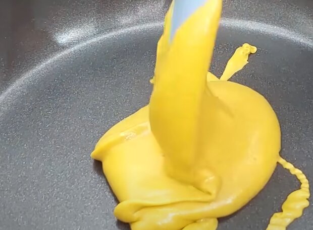 Приготування медовика, кадр з відео