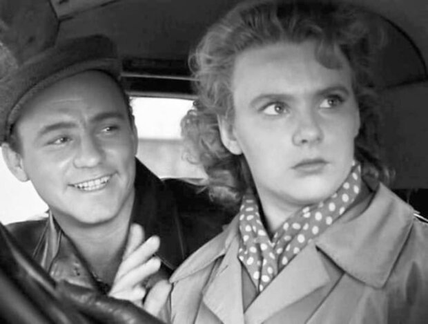 Ніна Іванова у фільмі "Весна на Зарічній вулиці"