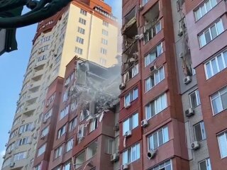 Дом в Днепре после россиской атаки, кадр из видео