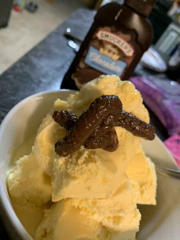 Неудачный пример подачи мороженного