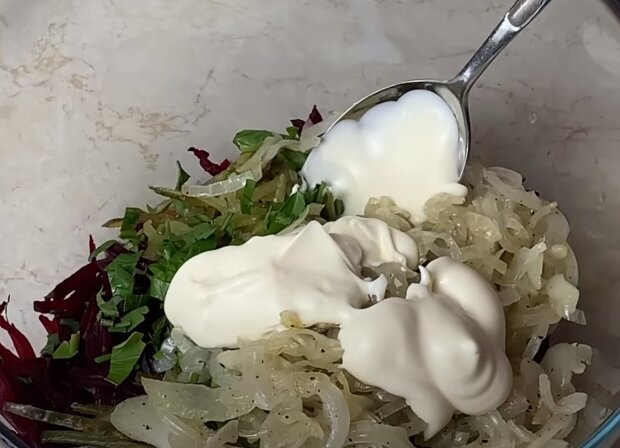 Свекольный салат, кадр из видео