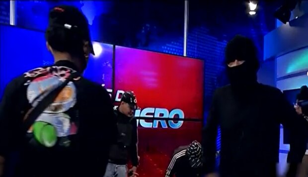 Терористи захопили телевізійний етер, кадр із відео