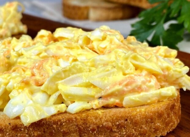 Намазка на хлеб, кадр из видео