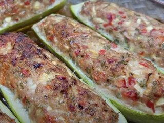 Лодочки из кабачков, кадр из видео