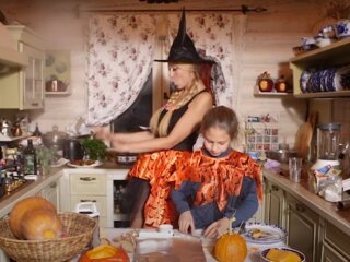 Оля Полякова з донькою