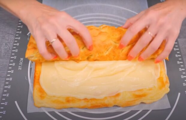 Приготовление рулета-пирожного, кадр из видео