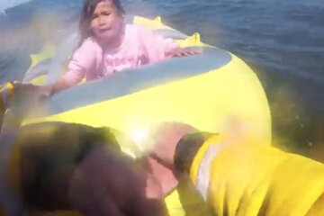 8-летнюю девочку унесло в море на надувной лодочке