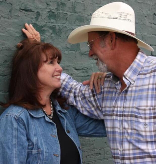 Жена 40 лет кладет мужу надкушенный бургер