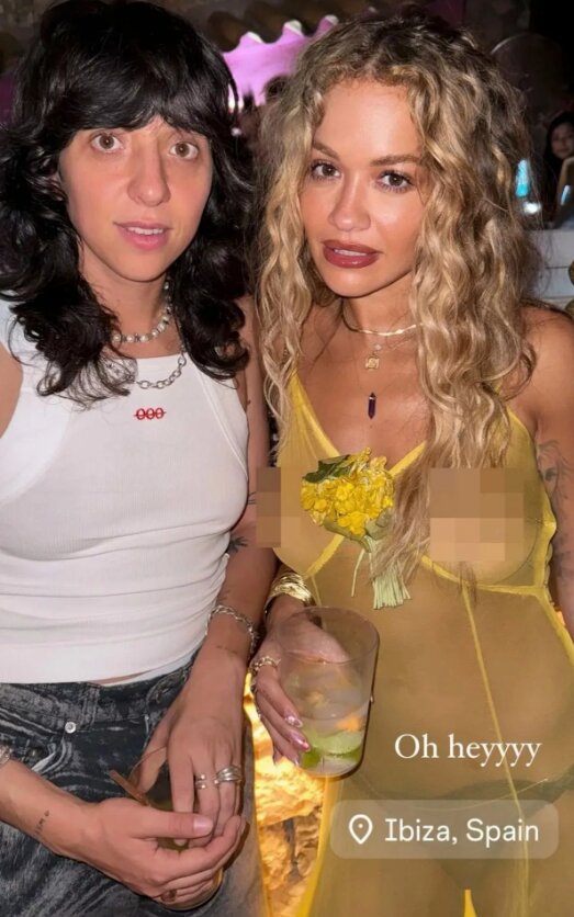 Скрин публикации Риты Ора в социальной сети