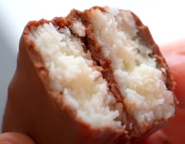 Цукерка "Баунті", кадр з відео