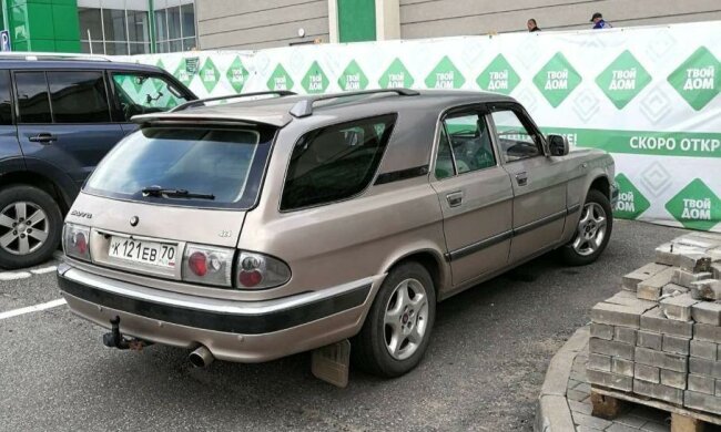 "Волгу" схрестили з Toyota Camry