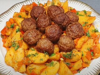 Тефтельки з картоплею, кадр з відео