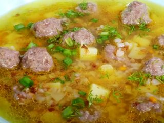 Гречневый суп с фрикадельками, кадр из видео