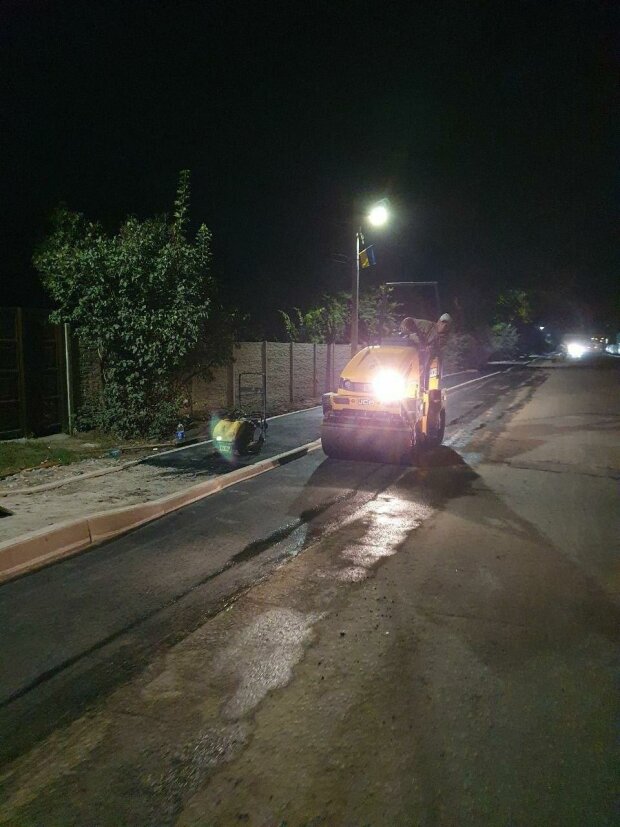 До приїзду Зеленського на Харківщині кладуть асфальт