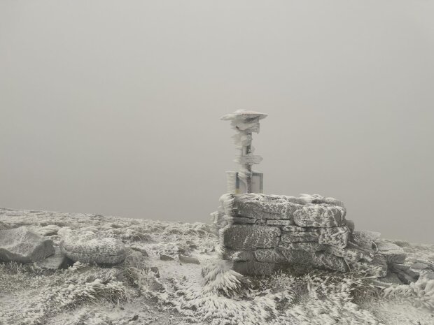 Зима в горах (фото: facebook.com/chornogora.rescue112)