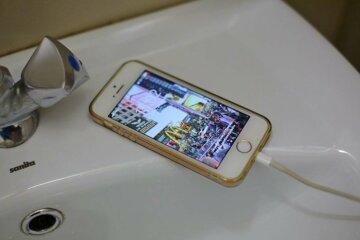 телефон в ванной