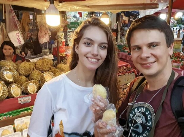 Дмитро Комаров з дружиною