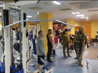 ТЦК в спортзале, кадр из видео