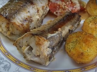 Запеченный хек, кадр с видео