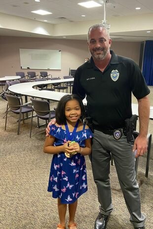 девочка отбила маму у грабителя