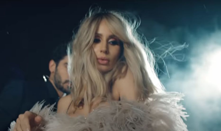 Слушать клипы лободы. Слушать клипы лободы. Лобода парень. Лобода. Лобода молоко.